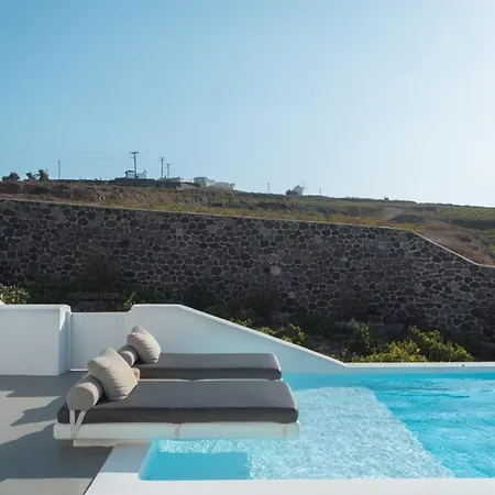 White & Co Santorini Pýrgos